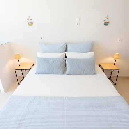 Emily Hotell Vári